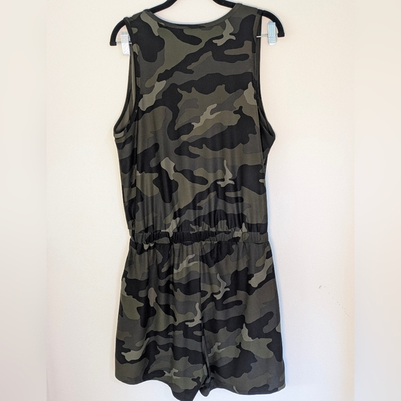 Old Navy Women's Jersey Army Camo Tiebelt Short Romper Size L Green Stretchy EUC - Picture 6 of 9